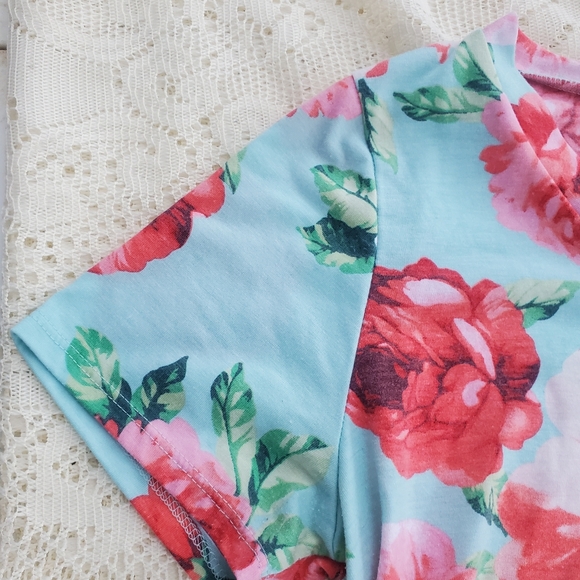 Gorilla Cat Floral Vee Neck Tee Women's Size Medium EUC- Boutique - Picture 3 of 5